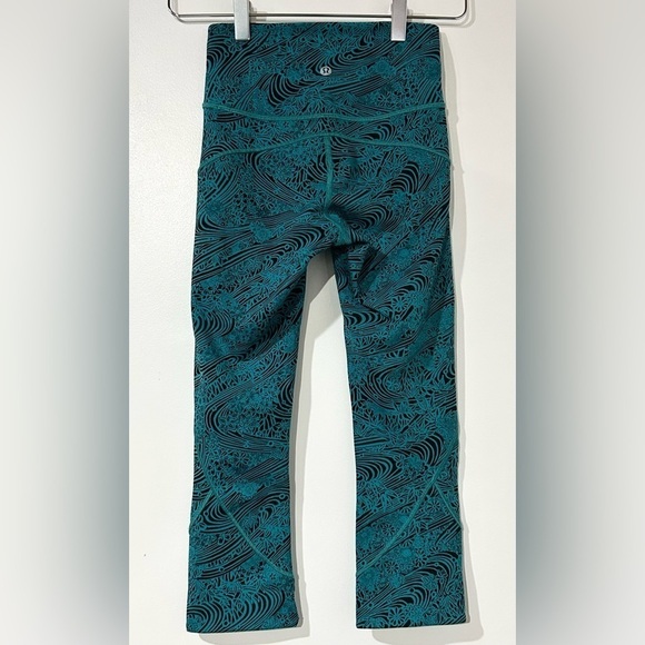 Lululemon In Movement Crop Everlux 19" in Kitakami Spirit Green Black 2 - Picture 3 of 9